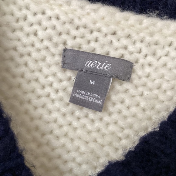 Aerie Fuzzy Soft Oversized Varsity V Neck Sweater American Eagle Outfitter Zara - Picture 6 of 16